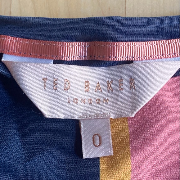 Ted Baker light T-shirt EUC - Picture 3 of 6